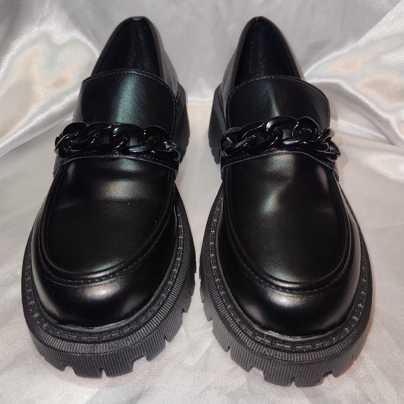 Shoes - Cute Loafers | All Black W Chain | Sz 41